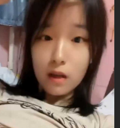 广东医科大护理系花 刁靖玥 白衣天使化身**魅魔 玩钢笔***水决堤 乘车偷偷露*抠* 堪称天生的网黄*种啊！