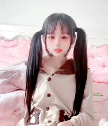 双马尾优惠姫 小雯宝宝 付费视频流出 *女孩*小*被**到直叫爸爸 *呻吟不断无比吸引！