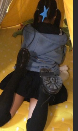 窒物者绳艺*穿着JK制服的双马尾小女孩 妹子被*住蒙眼封口后被男主用各种起来玩