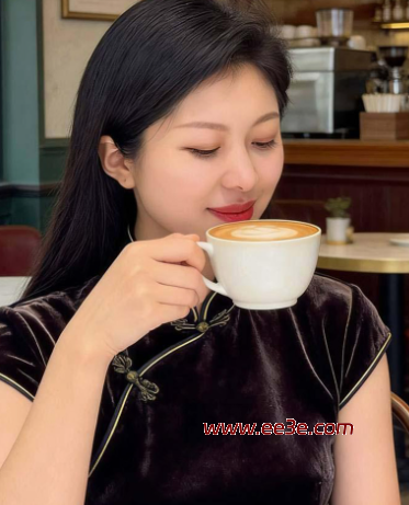 江西*妻 红尘妃子 推特露脸*博主 *亲表弟*老婆 *陌生男人**相信来年发财 迷信到极致！