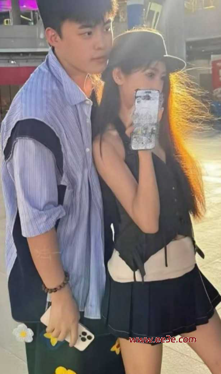 快手800万粉网红 牌晓亮 被曝*当鸭陪*富婆 *技狂野伺候一晚赚翻天 **视频流出被疯传！