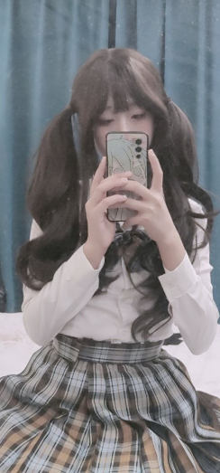 四川03年* 胡洁 线上** 洛丽塔女孩网络释放**本* 玉手揉捏美*蜜*镜头前*不停
