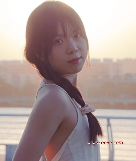 广州大学反差学霸 李嘉馨 **视频流出 *瘾女孩*一绝 黑色袜子足部** **弄博取**！