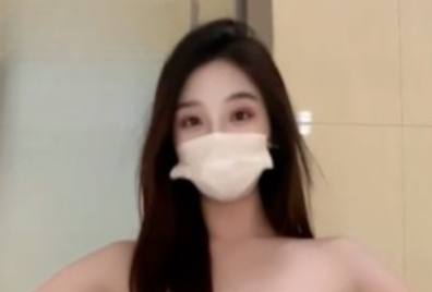 06年小仙女 纯爱小朵 定制*舞合集 女孩女性切换自如 不同制服轮番刺激视觉 鲜嫩玉体堪称宅男们的深夜解药！