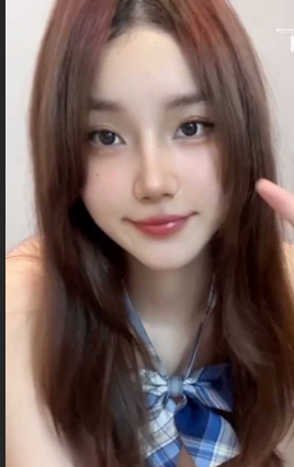 推特* 小瓜陆 *度*视频 绝美脸蛋搭配魔鬼身材 黑色袜子腿部大开** 画面妖艳至极！