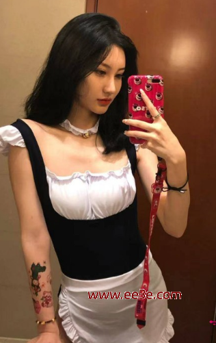 山东美妞 伊春燕 被公司领导** 穿着各种制服如同*般*地*爬行 女上*享受*抽*眼神迷离