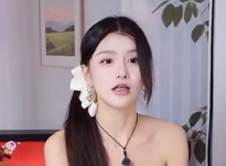顶级高颜值网红 kiki2025 全新*大片 **M腿美到窒息 嫩*狂** **极致吸引！