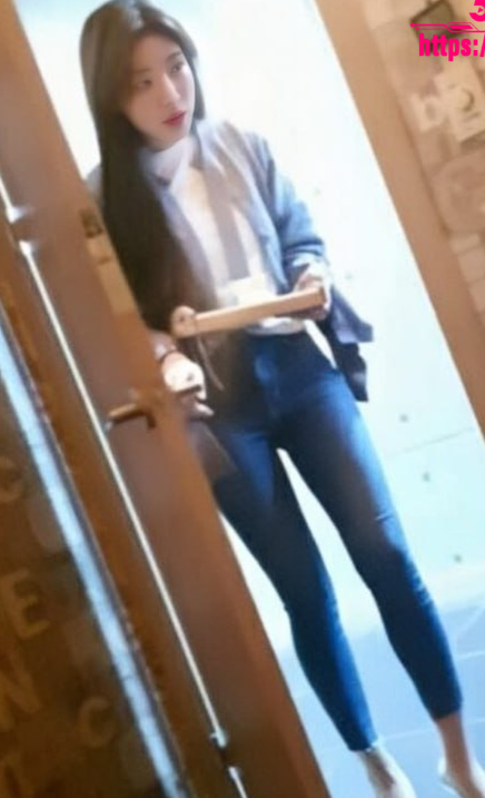 韩国仔冒死内部*江南场所 正点辣妹*吞*技能娴熟 曼妙酮体诱人欲火难耐