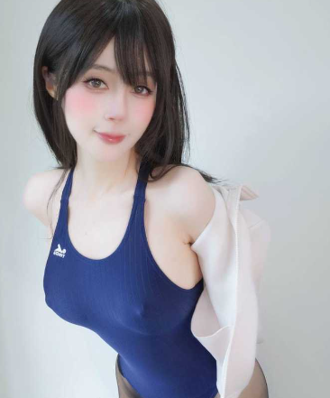 * 白银81 *度* 肤白貌美女孩母* 黑色袜子死库水激凸美*** 太会迷人