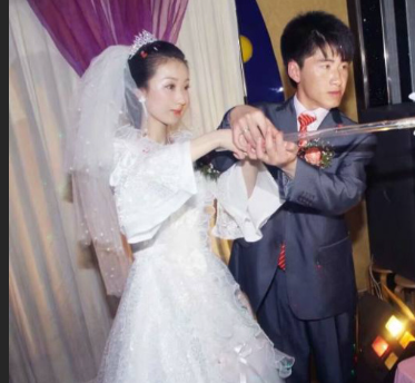 广西罗某婚内* 为讨*开心 向前夫自曝婚前被内*怀孕 14年儿子竟非亲生！