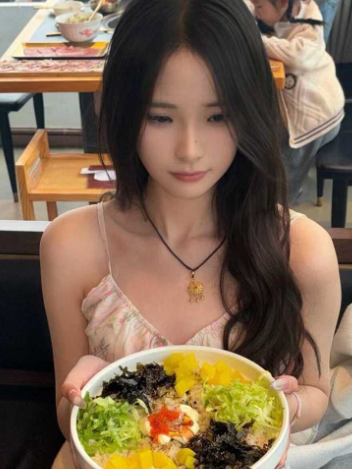 齐齐哈尔在读大学生 知三当三挑衅正室 反被锤爆*视频 露脸挨干全网疯传！