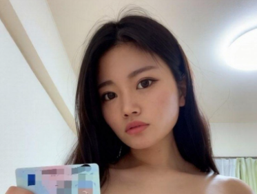 湖南顶级反差服务员 刘晴 *贷视频泄露 清纯美女遭债主线上* 全**微毛蜜*十分吸睛