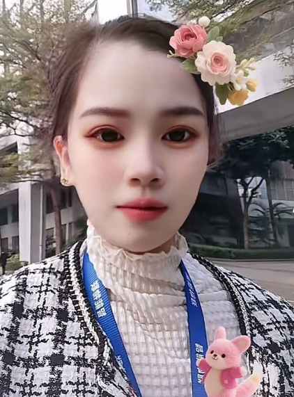 江西极品服务员 周晔 男女通吃双飞恋爱 脚踏两船极其开放 女友怒曝*爱视频