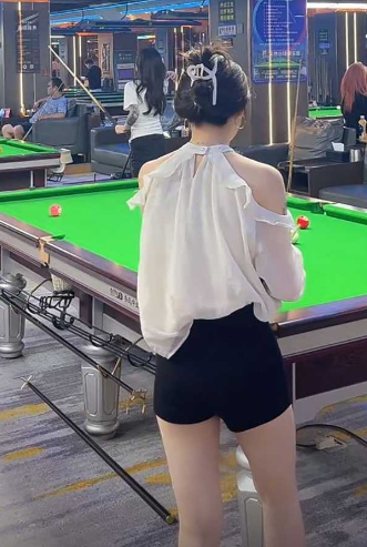 长沙反差* 杨巧 背着大肚子姐姐与姐夫 天天吃*上瘾 **程度直*演员 *视频全网疯传！