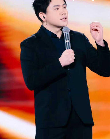 追觅科技CEO 俞浩 开小号炫富玩** 美女要红包还得*完再给 被嘲讽几十亿身家还这么算计！