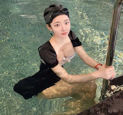 上海*荡* 周雨 酒吧*带野男人酒店** 巨**本*毕露 *友直呼过瘾！