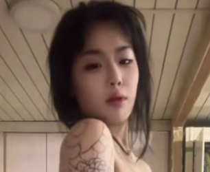 东北*神服务员 佳佳 全*发*自拍 *感酮体纹身遍布 面对镜头*揉*表情吸引**