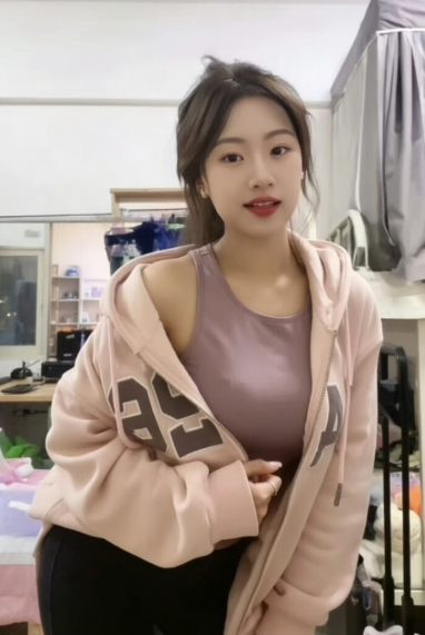 广东巨*大学生 郭鑫欣 *贷视频泄漏 高颜值女孩全** ****主动迎接*