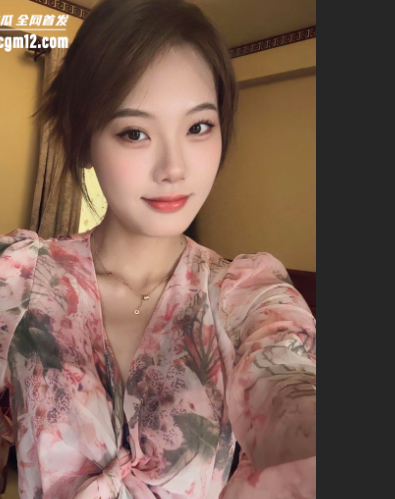 高颜值健身美女 刘敏婕 身穿*女仆装白色袜子网袜 被男友猛烈爆*蜜* **连连像挨打一样