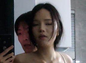 长沙高颜小妈感眼镜* 张忠艳 居家和男友*爱自拍视频 *粉*白皙* 对镜*猛***连连 太诱人了！