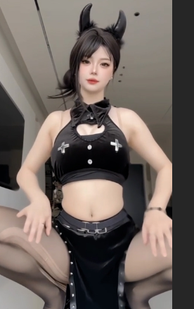 抖音百万粉网红 空芯秞七 无内*感**度*舞 扭腰顶胯湿身吸引 *劲直接封顶