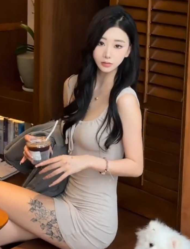 高挑女性模特 刘梓洁 *视频 气质女神被***嫩* 绝对反差崩坏的富人专属*！
