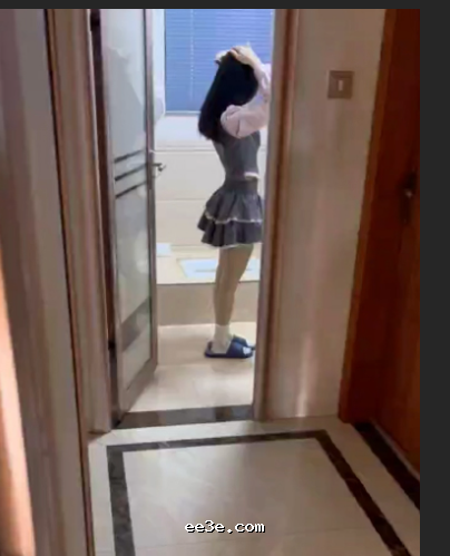 大神 清清学长 在万达厕所*翻JK女孩 **秒变*女 刺激度爆棚！
