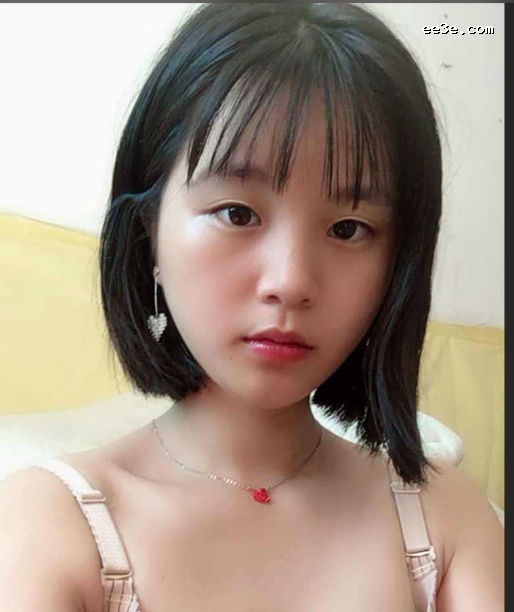 90后超清纯美女 *贷未还惨遭曝光 *感短发诱人玉* 反差*姿吸引满满！
