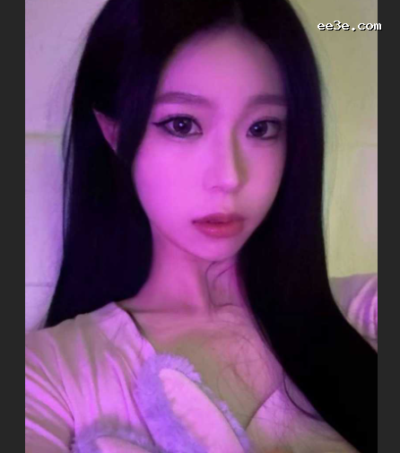 贵州女性 宋落落 情侣* 穿**黑色袜子被爆* 玩吐舌接**到炸