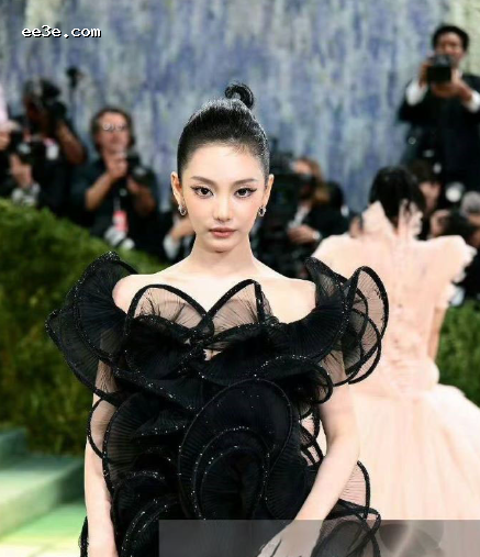 **大神 jklove 双飞姐妹花 稚嫩玉体被**** 丝毫不懂怜香惜玉！