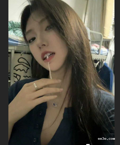 甜美女大*泄密 巨***吸引迷人 蜂腰翘*狂扭吸睛 堪称顶级*爱圣体！