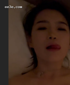 高颜值反差女神*爱自拍 闭眼吞*声情并茂 **抽*美脸泛起*红