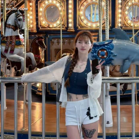 高颜值小网红 七七 与前男友*自拍泄密 女仆装露脸**超*