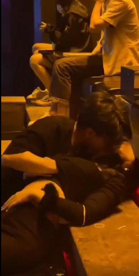 某音网红，酒吧喝醉直接开搞
