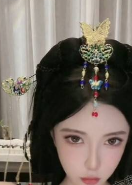 虎牙 酒神音 土豪花 12 分 54 秒仔细了解她 尤其是后背中间字1纹身