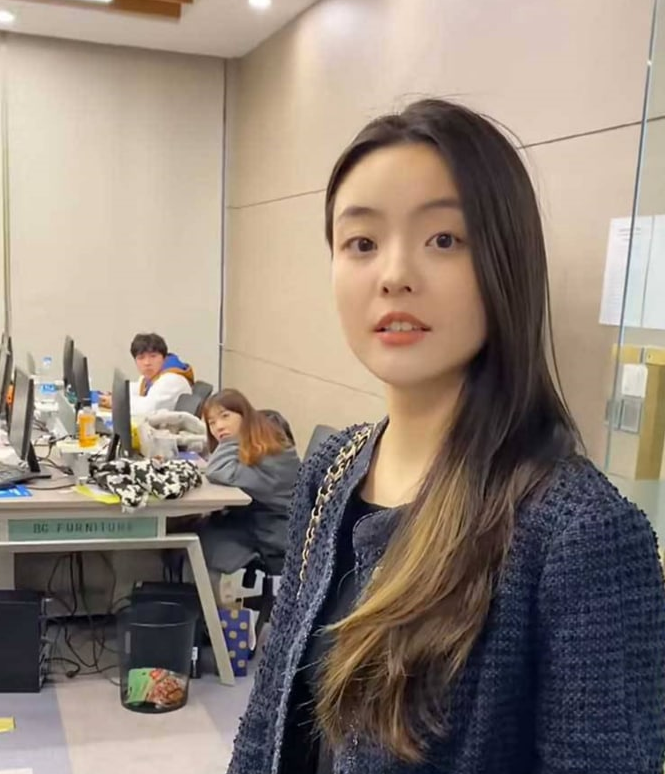 热瓜后续！陈飞宇床照门 8 分钟 女主被黑色袜子*1视频泄漏 疑似被*老公出卖货【8 分钟视频】