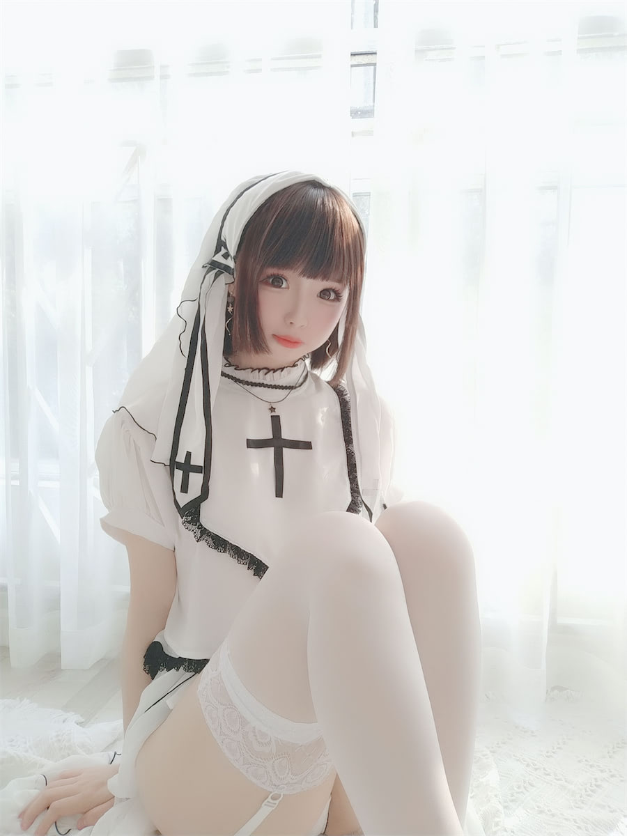 十万珍吱伏特 修女自拍