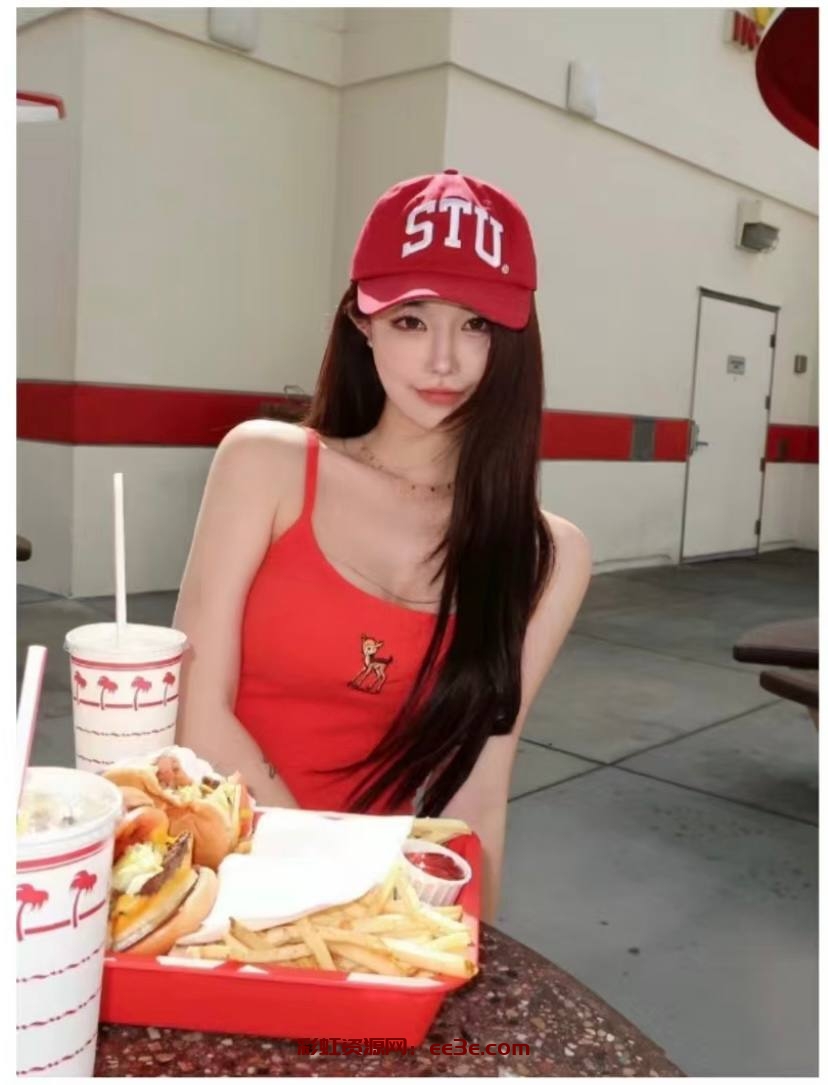 体重：47kg 年龄：00# 皮肤白皙光滑 吹弹可破 乡腿细长直 姒完美腰臀比例 乙腰切臀极易敏感多汁 则可纯可御 推荐指数5 ?好无风尘味 不催不事 豪华工作室 全真人自拍生活私密照，雲冒