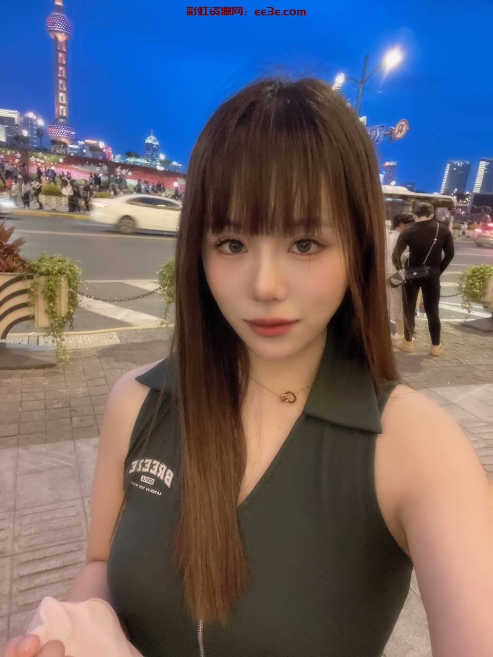 02年-172-?e 屁股特别翘  纯欲精致 声线甜美 全身雪白  皮肤细腻 紧致三点粉 喜欢健身瑜伽