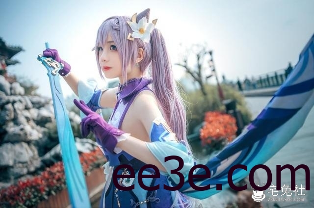 nagisa魔物喵紫色刻晴COS 女孩贩卖娃娃机吸引点引爆视觉冲击！