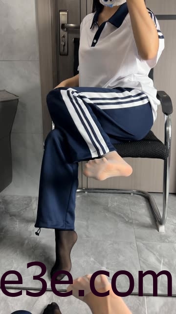 张思允微密圈照片，吊带黑色袜子照片全集