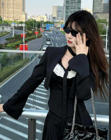 北京反差女性 张婧娅 0爱视频 背着男友00*享受0爱 00爆0彻底沦为*娃