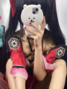 二次元* 琴里gogo梨 cos星穹铁道花火 足部韵律起伏与琴长 瞬间绞杀足控！