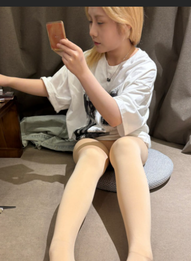 深圳高颜值大学妹 被纹身大哥XXXX X感白色袜子缠绕XX XXXX被X出花