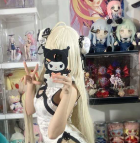 极品女孩 白栎Shirly 穿旗袍Cos春日野穹 细长美腿配黑白肉色袜子 吸引至极的优惠大片！
