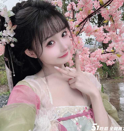 深圳校花 张怡 S级泄密 被男友X成母X 雪白大X子肆意X 三X齐开奴X十足！