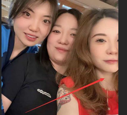北京东城南锣鼓巷 周欣彤 年纪轻轻蕴藏着极大XX 与X友XX视频被曝光泄密！