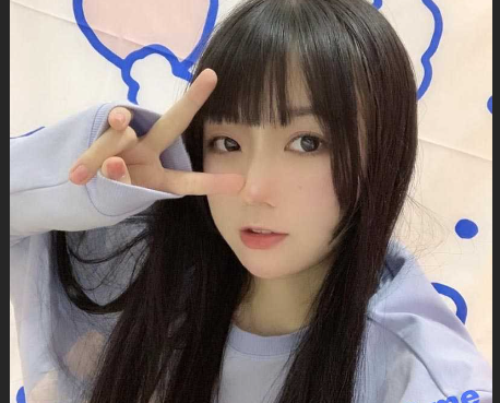 抖音女孩网红 小麻球 私下和榜一大哥*聊视频流出 稚嫩的身材看得人欲火焚身