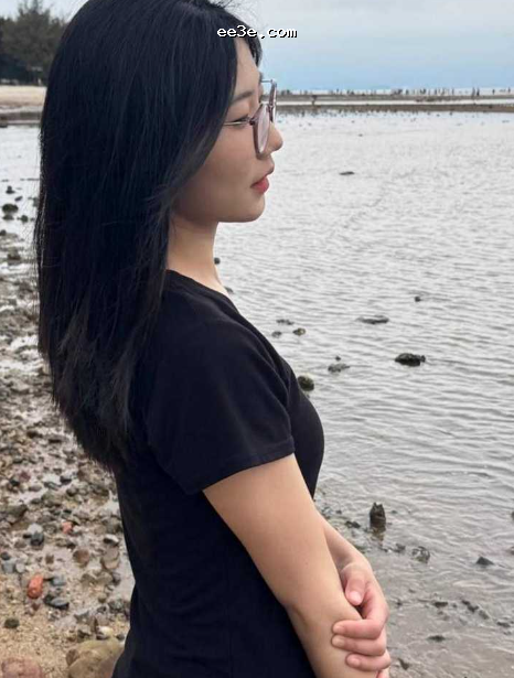 清纯眼镜妹被大神** 玩*聊拍** 嫩*紧箍* *的**四溢