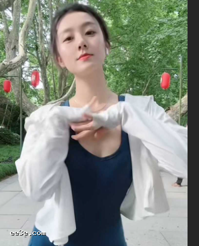 网红女神 芥末小章鱼 白天读博晚上扮* 叼着袜子被***爆*